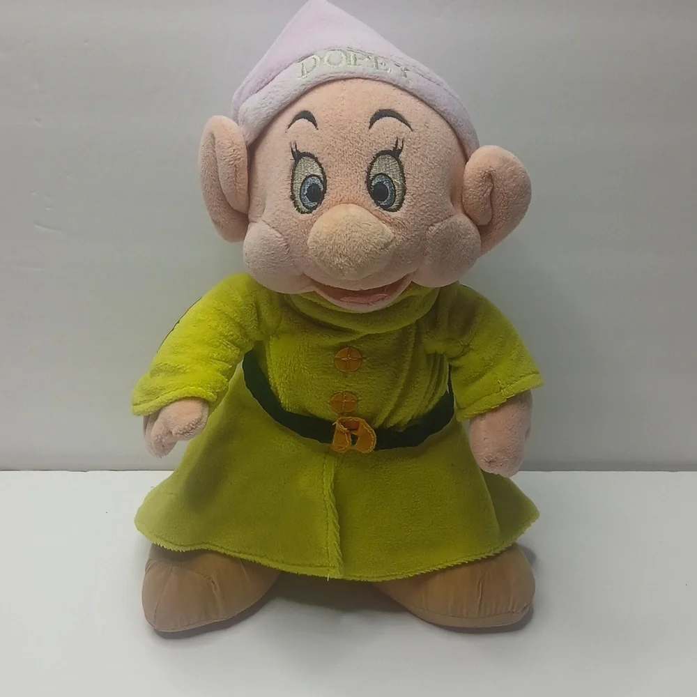 Snow White and The Seven Dwarfs Dopey 11